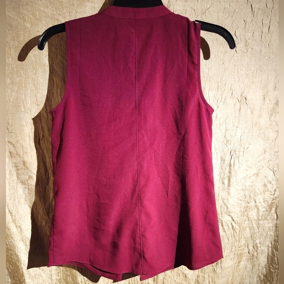 27. Banana Republic Button Down - Picture 2 of 6